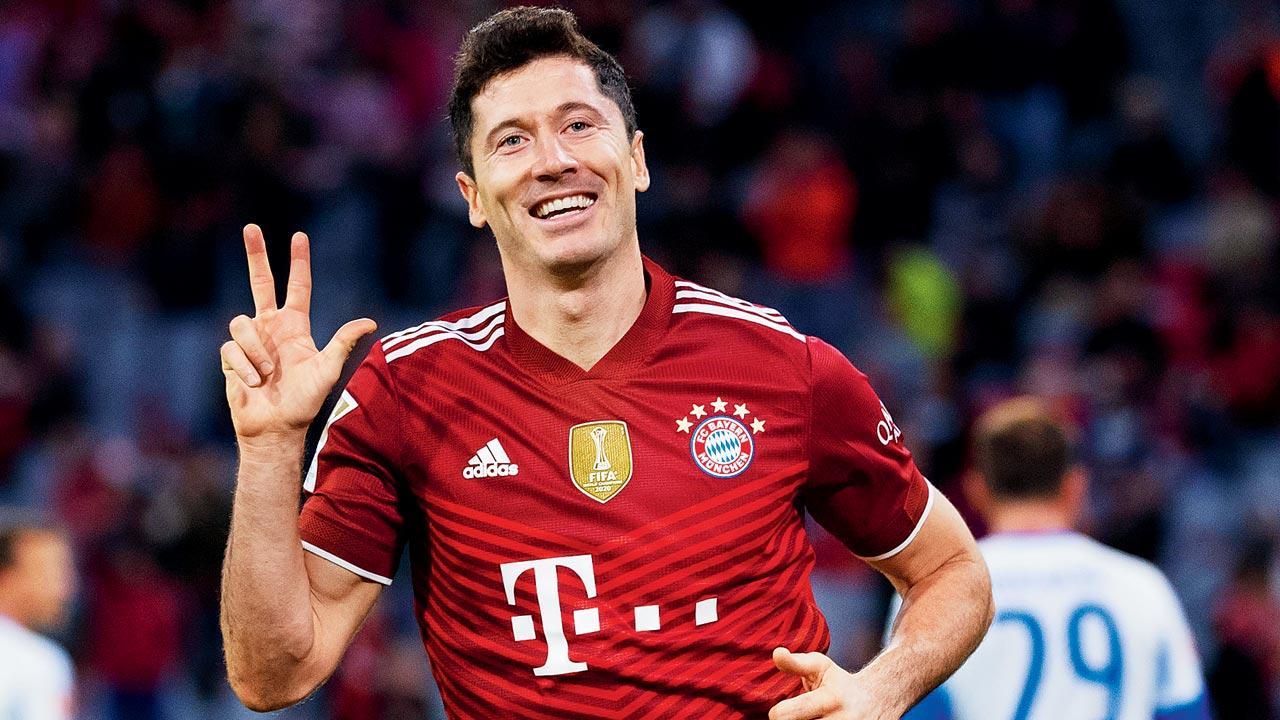 Lewandowski scores treble to go past 300-goal milestone for Bayern