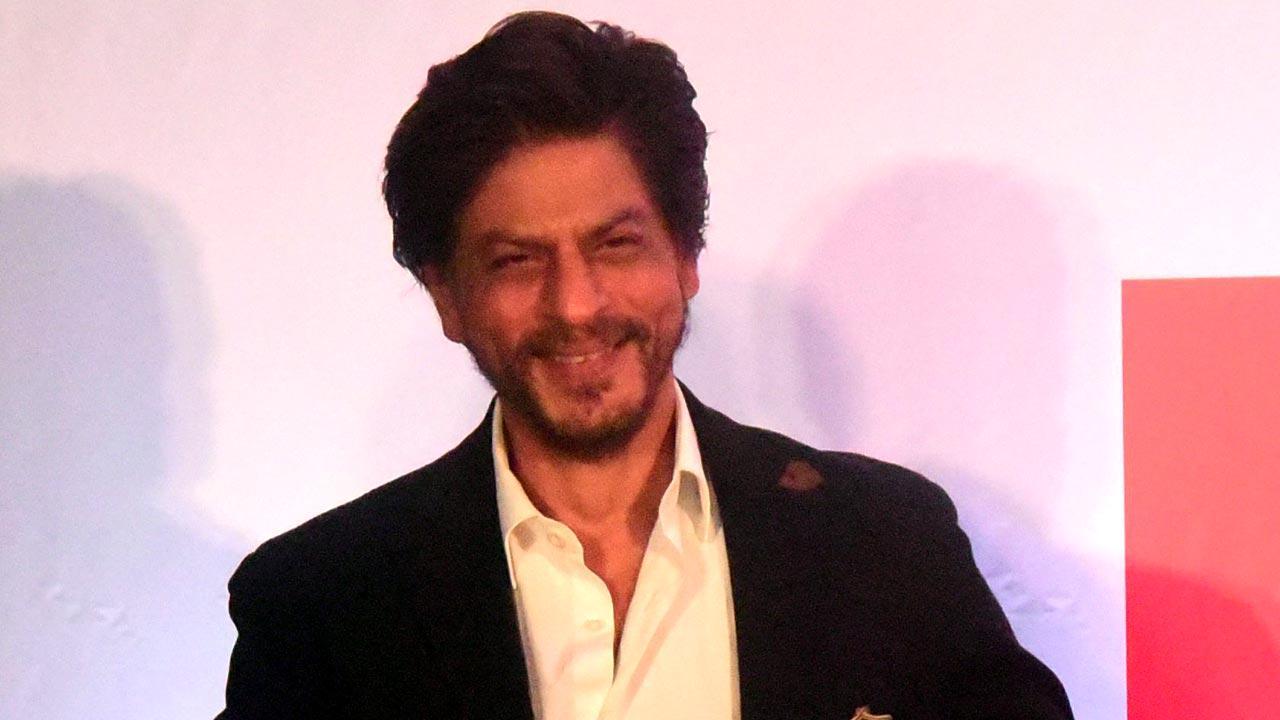 Shah Rukh Khan, Kareena Kapoor Khan, Karisma Kapoor, Karan Johar, all in one frame