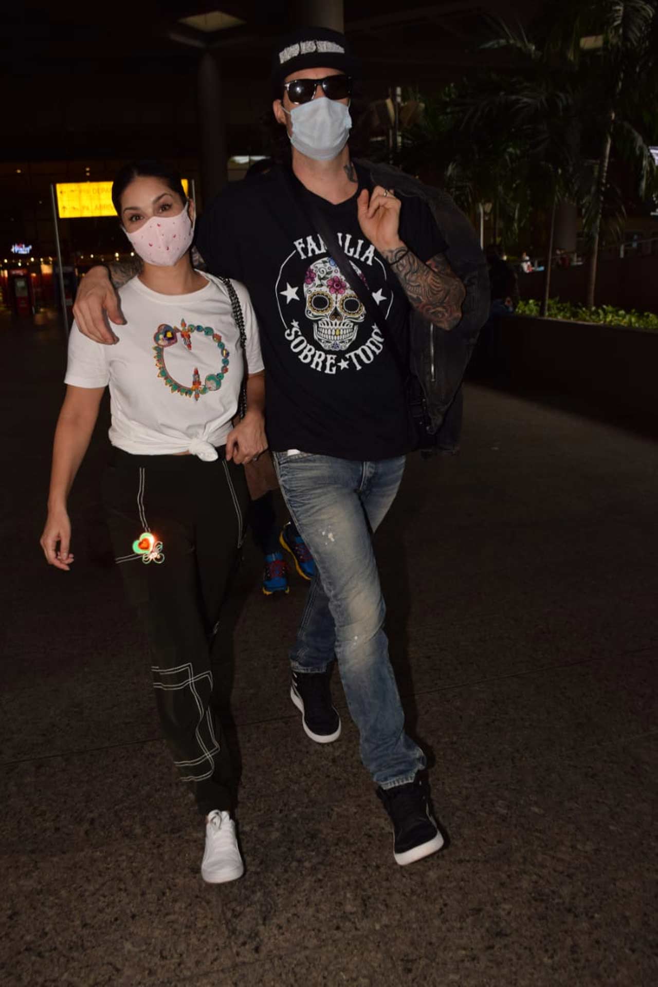 Sunny Leone and Daniel Weber, who were in Delhi for an event, were all smiles when snapped at the Mumbai airport. Sunny was seen wearing a white tee, paired with denim pants whereas Daniel kept it cool with a black graphic t-shirt and denim.