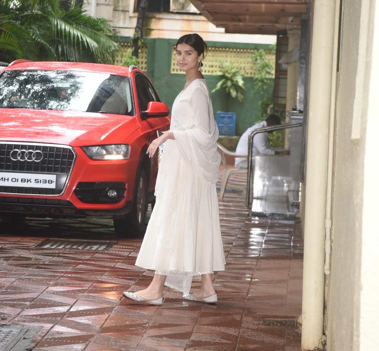 Tara Sutaria's latest outing was clearly a style statement to admire. The rumours of Tara Sutaria and Aadar Jain's relationship started doing the rounds when the duo was spotted multiple times on various occasions together. The couple confirmed their relationship after Tara joined Aadar's brother Armaan Jain's wedding.