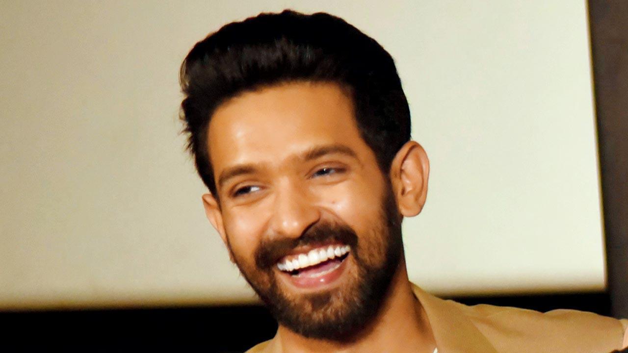 Vikrant Massey wraps up the shoot for 'Love Hostel'
