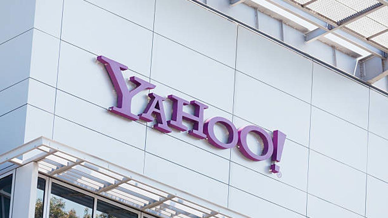 Yahoo shuts down news sites in India