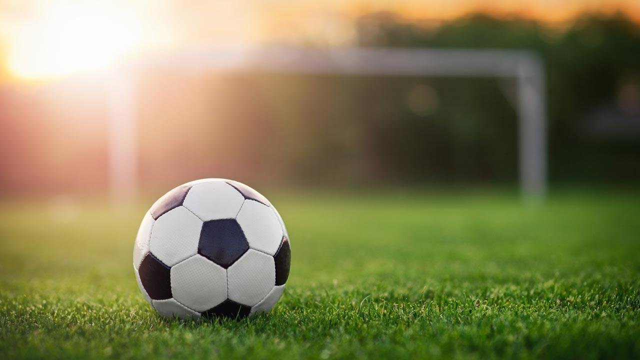 Afghan footballer Zaki Anwari dies after clinging to US ...