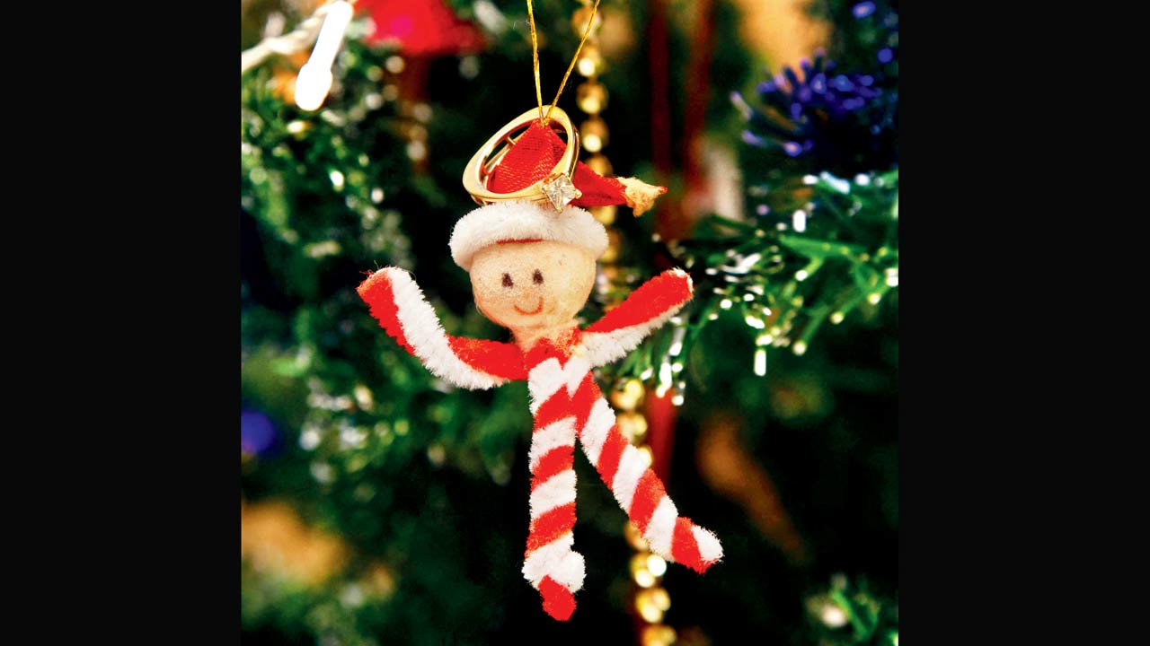 Vaz remembers placing the solitaire ring on top of the Santa, which he fondly calls Kooky, and asking Melody to find it on the tree. She remembers doing a double take, before realising that the ring was on Kooky