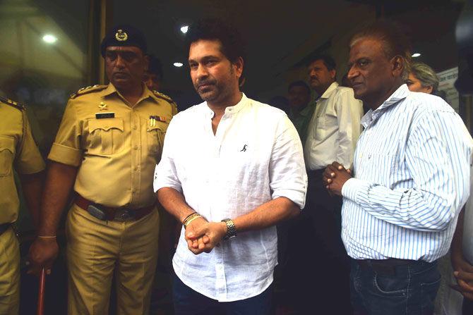 Sachin Tendulkar and Sameer Dighe during the funeral of former cricketer Ajit Wadekar, at his residence in Mumbai on August 17, 2018. Sachin Tendulkar paid an emotional tribute to Ajit Wadekar after the former Indian captain's demise, he wrote, 'Wadekar sir had multiple roles, but he was also our good friend, It took some time to know him [Ajit Wadekar] well. We were not so close on the 1992-93 tour of South Africa where he would tell me what had to be done. But after that, we slowly started enjoying his company.' Pic/Atul Kamble.