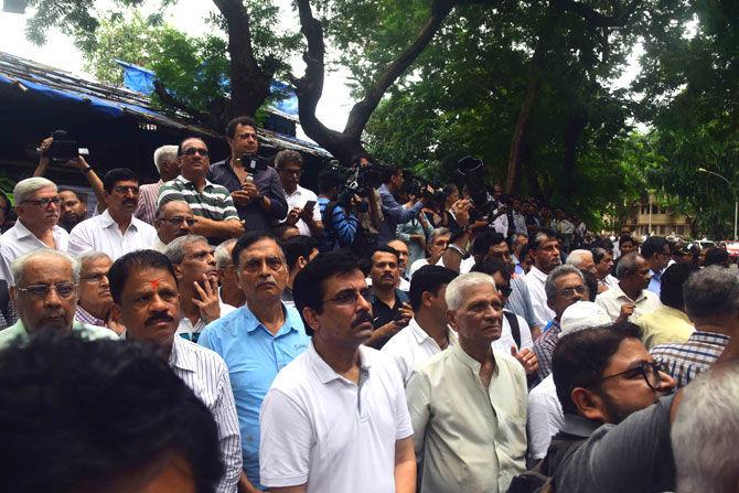 Chandu Patankar during former cricketer Ajit Wadekar's funeral heads to Shivaji park in Dadar in Mumbai on August 17, 2018. Ajit Wadekar was honoured with the Arjuna Award, instituted by the Government of India to recognise sporting talents. In 1972, he received the Padmashri, India's fourth highest civilian honour. Other awards include CK Nayudu Lifetime achievement award, Sportsperson of the Year, and the Castrol Lifetime Achievement award. Pic/Atul Kamble.