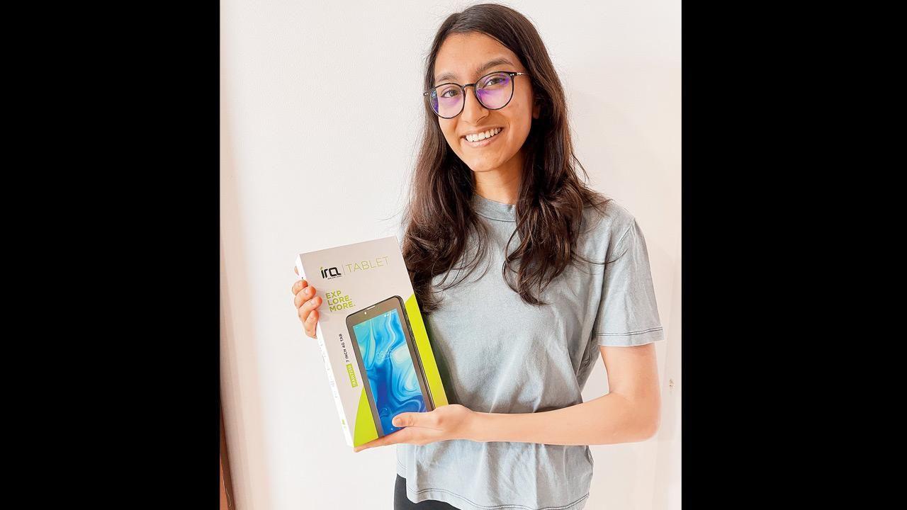 4) Aria Gupta
Mumbai teen raised funds to get tablets for Dharavi schoolkids
Aria Gupta initiated a crowd-funding campaign for 15 students of a Dharavi school to get them tablets for online education. The 17-year-old, mentor to the students in the Sri Sri Ravishankar Vidya Mandir, raised funds of Rs 1.50 lakh through a crowd-funding platform. With an aim to empower underprivileged children through education, she initiated this when the students were finding it difficult to cope up with the online classes
 