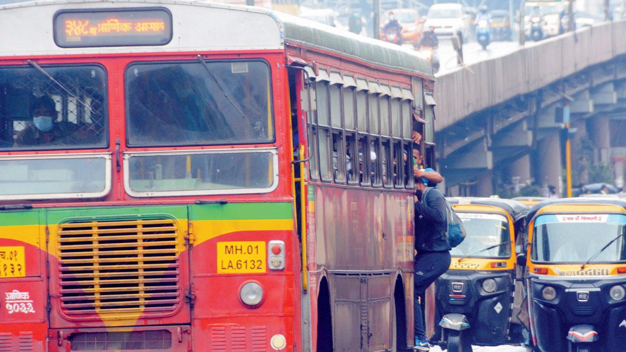 No bus pass renewal for a month, say commuters; BEST says will start soon