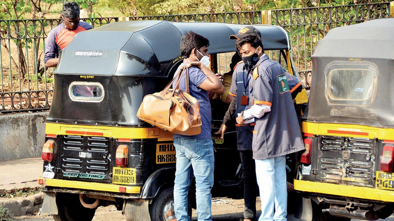 Marshals fine a passenger for not wearing his mask properly at Tilak Nagar, near LTT. File pic