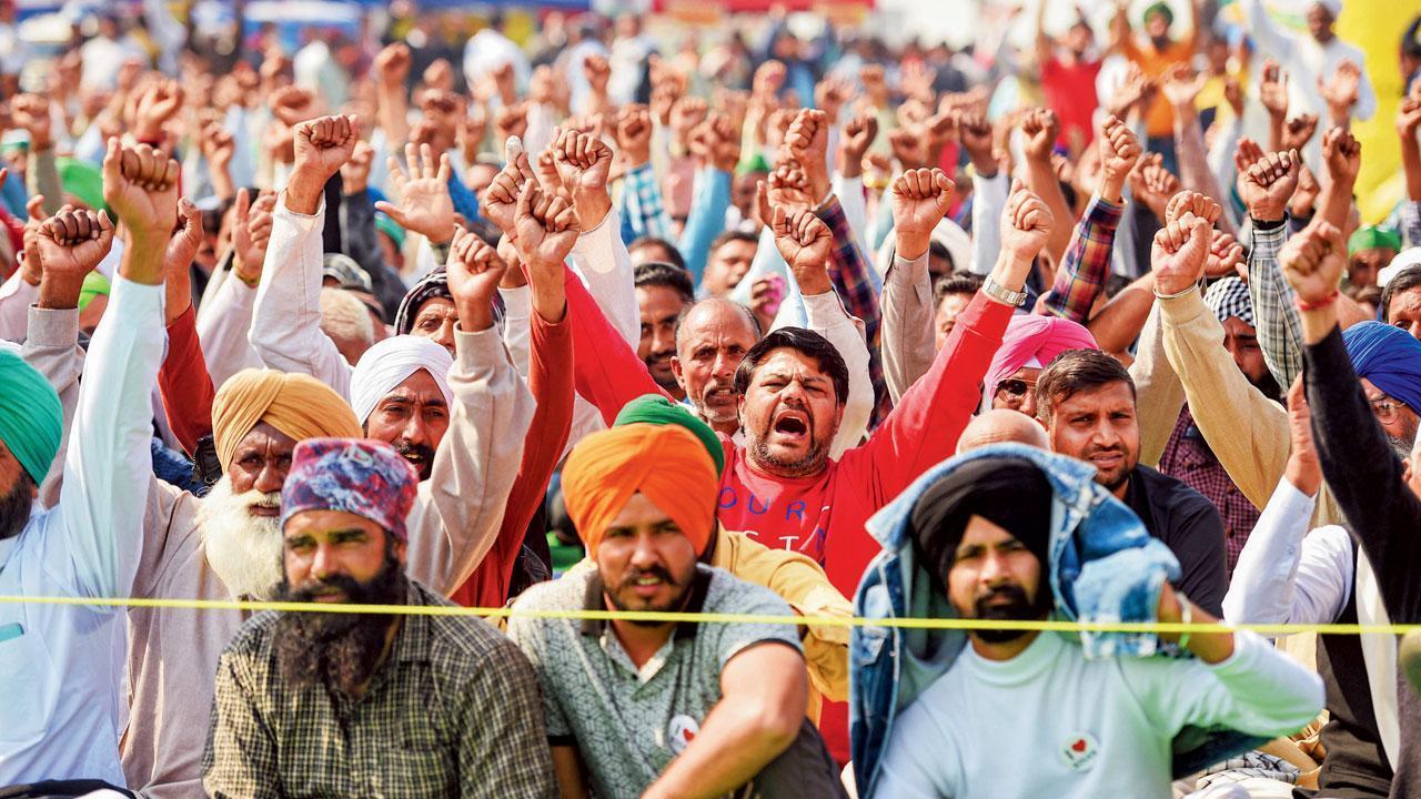 Farmers meet at Singhu border, get draft copy from Centre on 6 demands