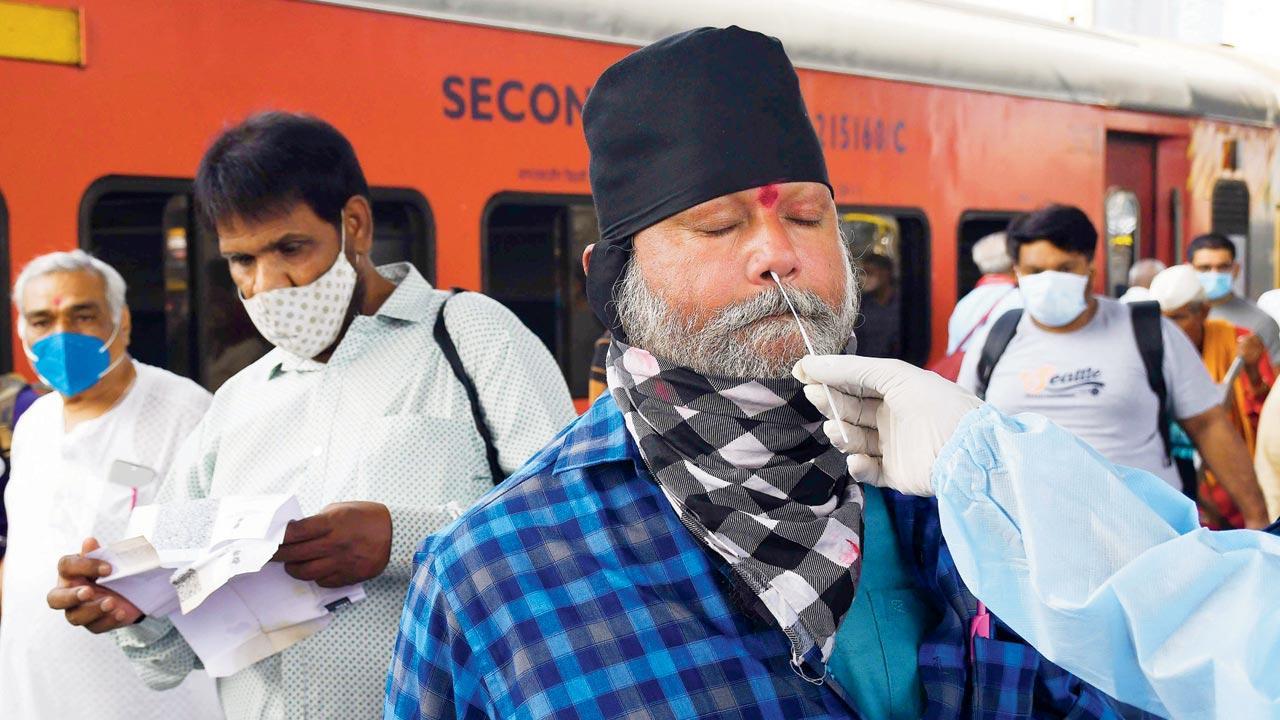 Daily Covid-19 cases leap to 490, Mumbai has sixth zero-death day