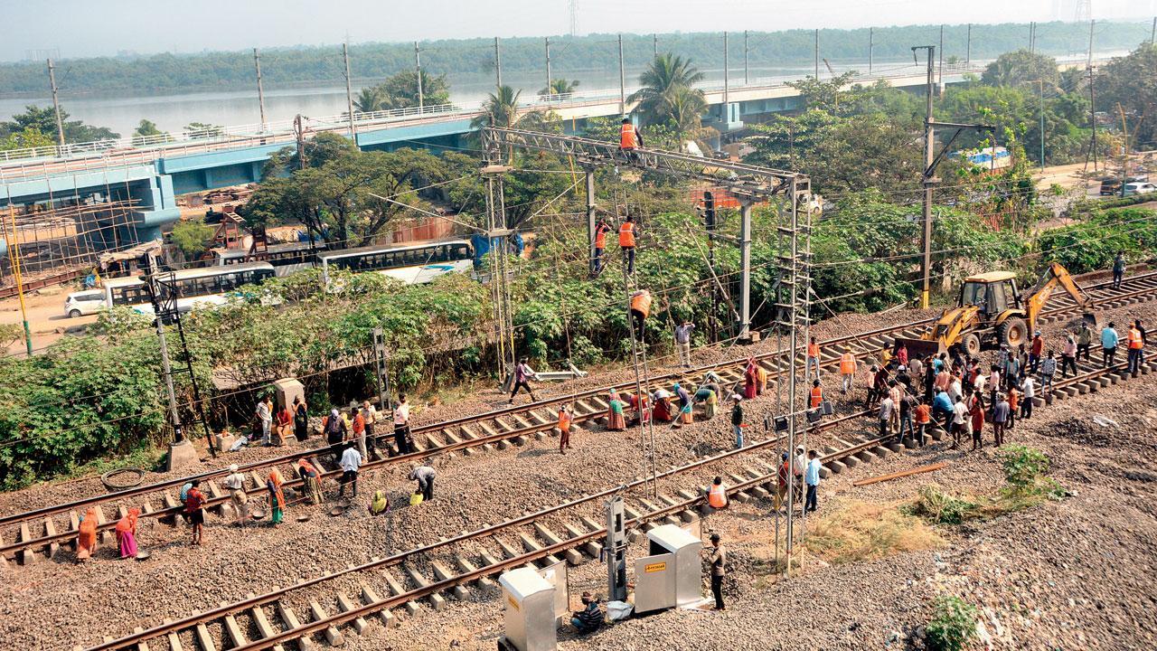 Central Railway has only 1 AC train for upcoming Diva-Thane line