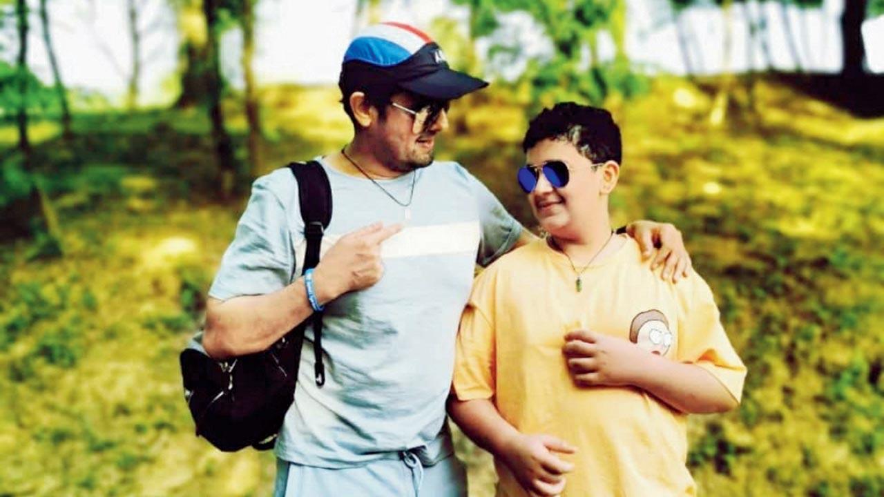 Sonu Nigam with son