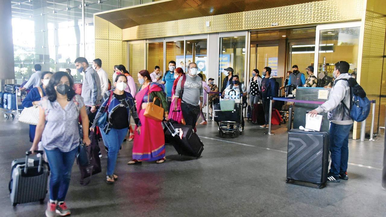 Fliers rue costly RT-PCR, chaos at Mumbai airport