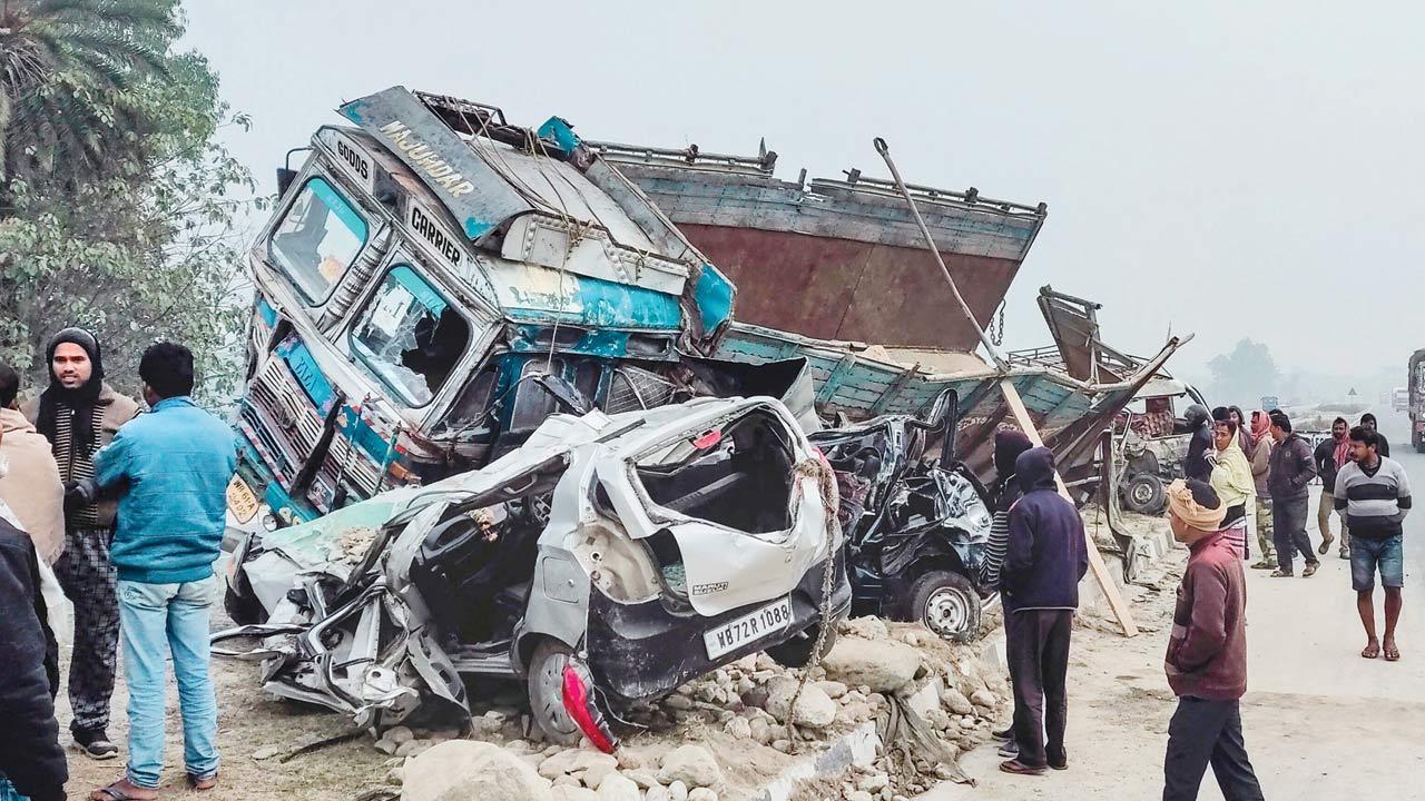 1.3 lakh deaths in 3.6 lakh road crashes last year: Govt