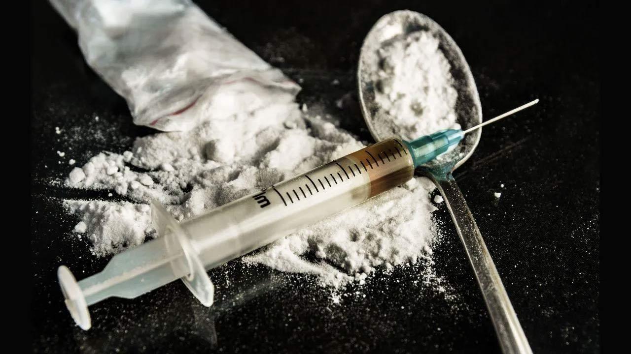 Heroin worth Rs 400 cr seized from Pak boat off Gujarat coast; 6 crew members held