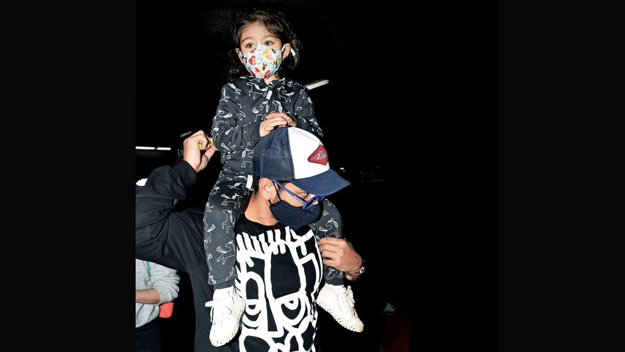 Up and about: Inaaya Naumi on dad Kunal Kemmu's shoulders is too cute!