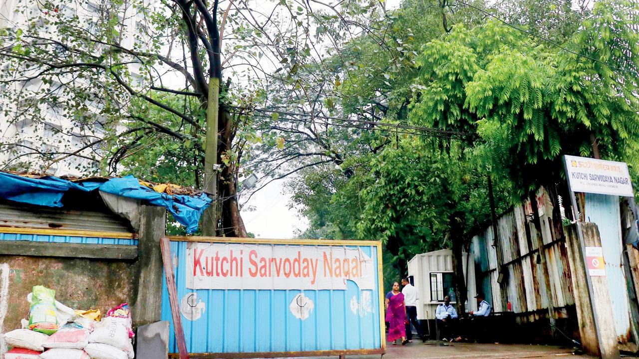 Through a circular issued by the society in June, it had barred people from feeding pets within the premises. Pic/Rajesh Gupta