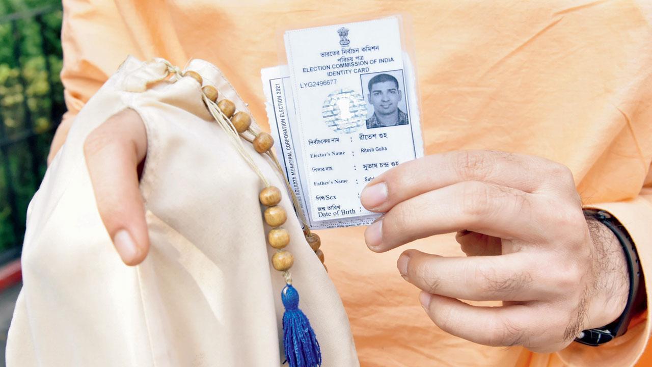 Lok Sabha clears bill to link Aadhaar and voter ID