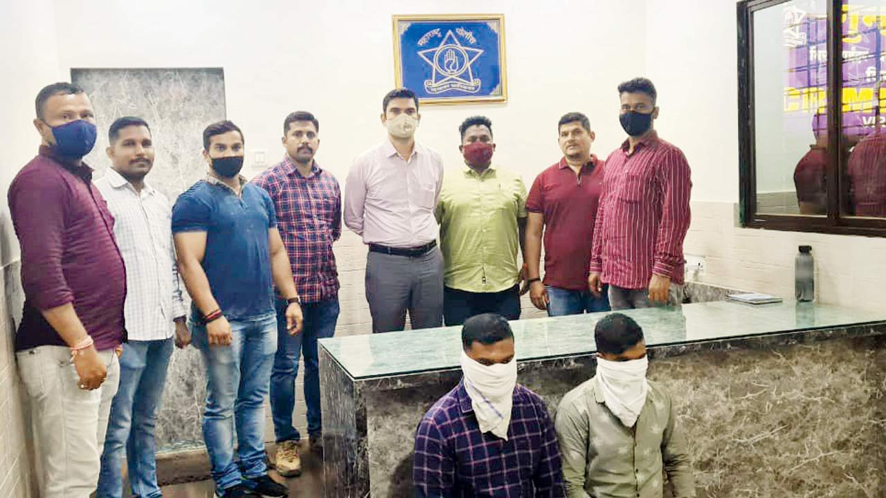 The accused with the cops. Pic/Hanif Patel