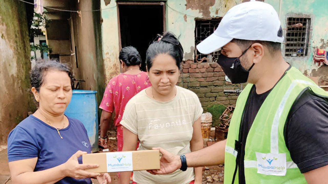 5) Kailash Shahani
Shahani provided relief material to the flood-stricken in Malad
Mumbaikar Kailash Shahani travelled to Mahad to help those affected by the floods in the region. The 40-year-old Sion resident carried relief packages, which included food, sanitary pads and other daily essentials. Shahani helped more than 50 families who were shattered due to the floods. This was not the first time though that he stepped up to help the ones in need; he had earlier distributed food packages to Covid-19 patients’ relatives at Sion Hospital in Mumbai.
 
 