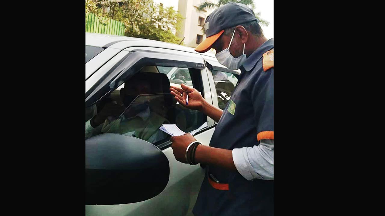 Ganesh Gupta seen extorting money from a passenger