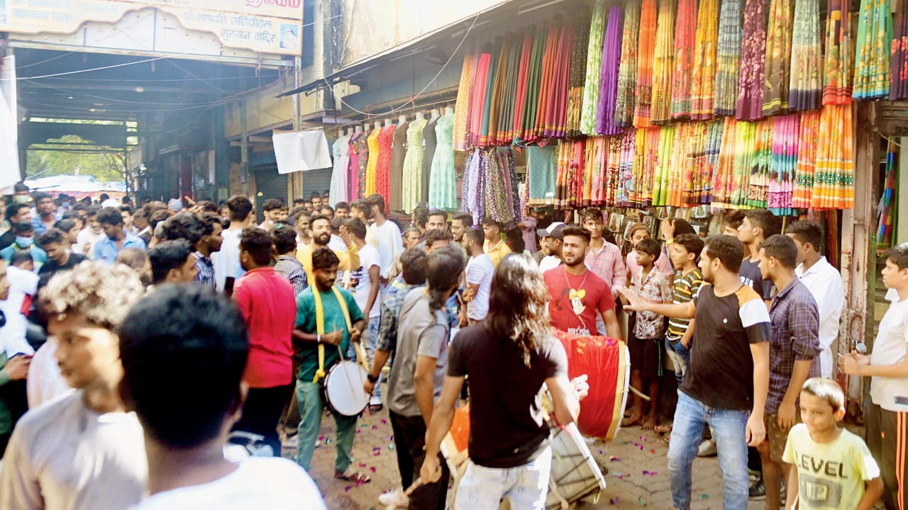 Matunga Labour Camp locals celebrate the duo’s homecoming