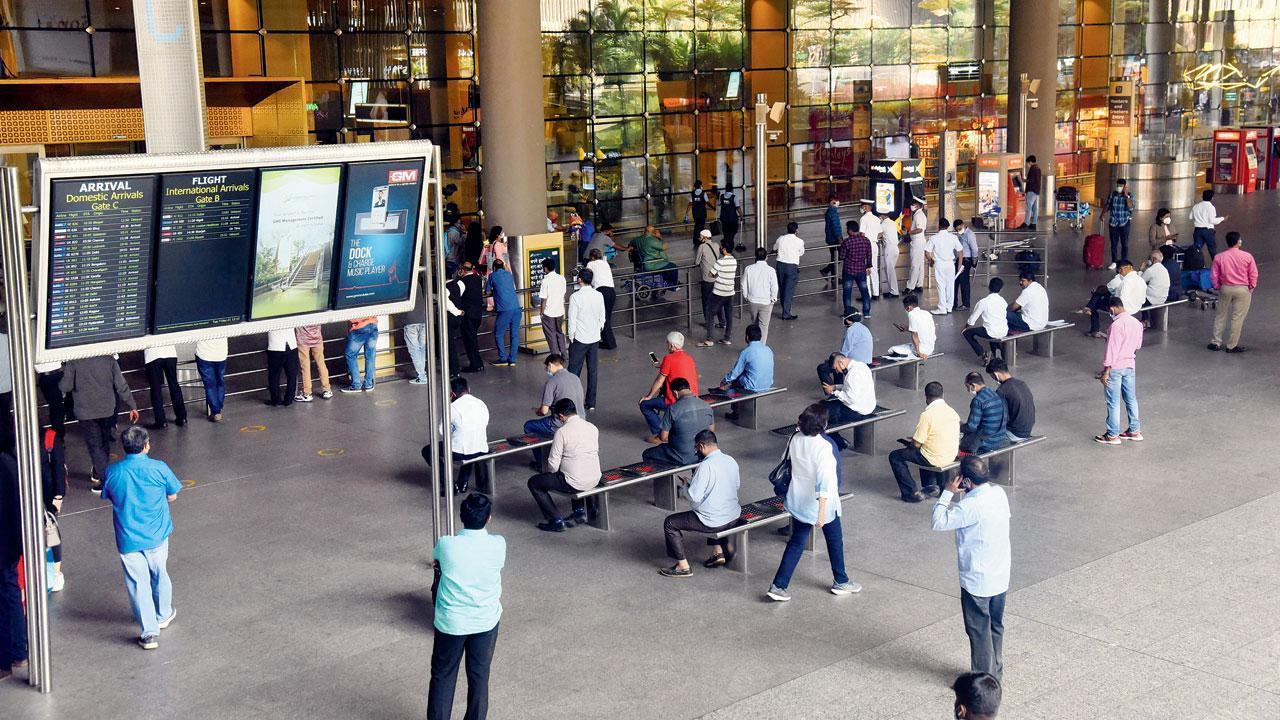 Two foreigners held with 35 kg of heroin worth Rs 249 crore at Mumbai airport