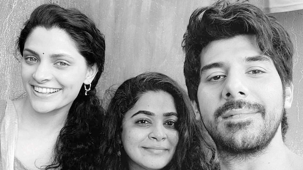 Saiyami Kher, Ashwiny Iyer Tiwari and Pavail Gulati on set