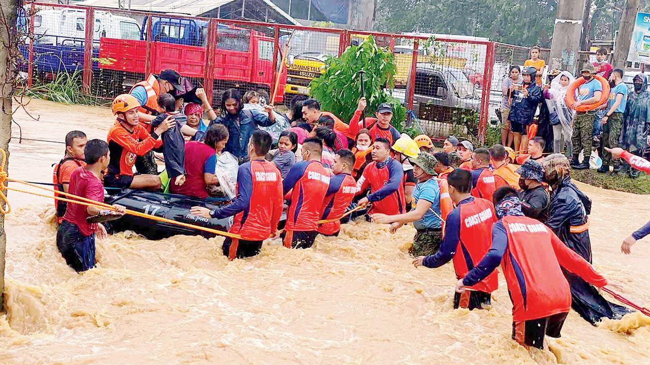 Rescuers battle strong typhoon lashing southern Philippines