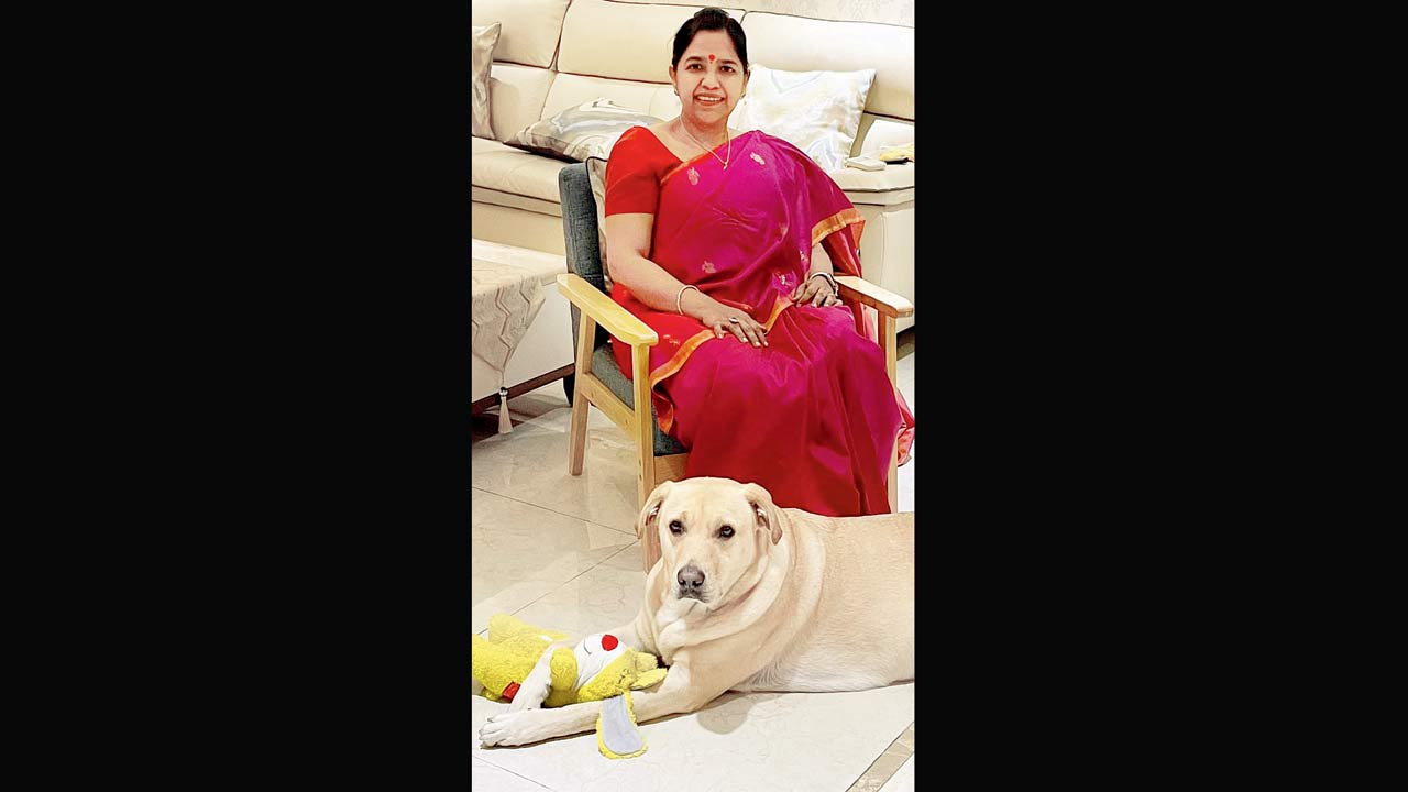 Sales and marketing professional Malati Naidu has been living in Shanghai for 20 years, while her husband works in Mumbai. She was diagnosed with colon cancer in October 2020. Despite the health emergency, her husband didn’t get a visa to support her during treatment
