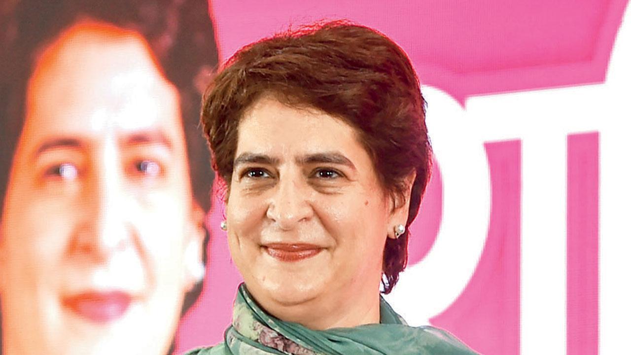 Priyanka Gandhi twists 'Deewar' dialogue, says 'Mere paas behne hain' to woo women