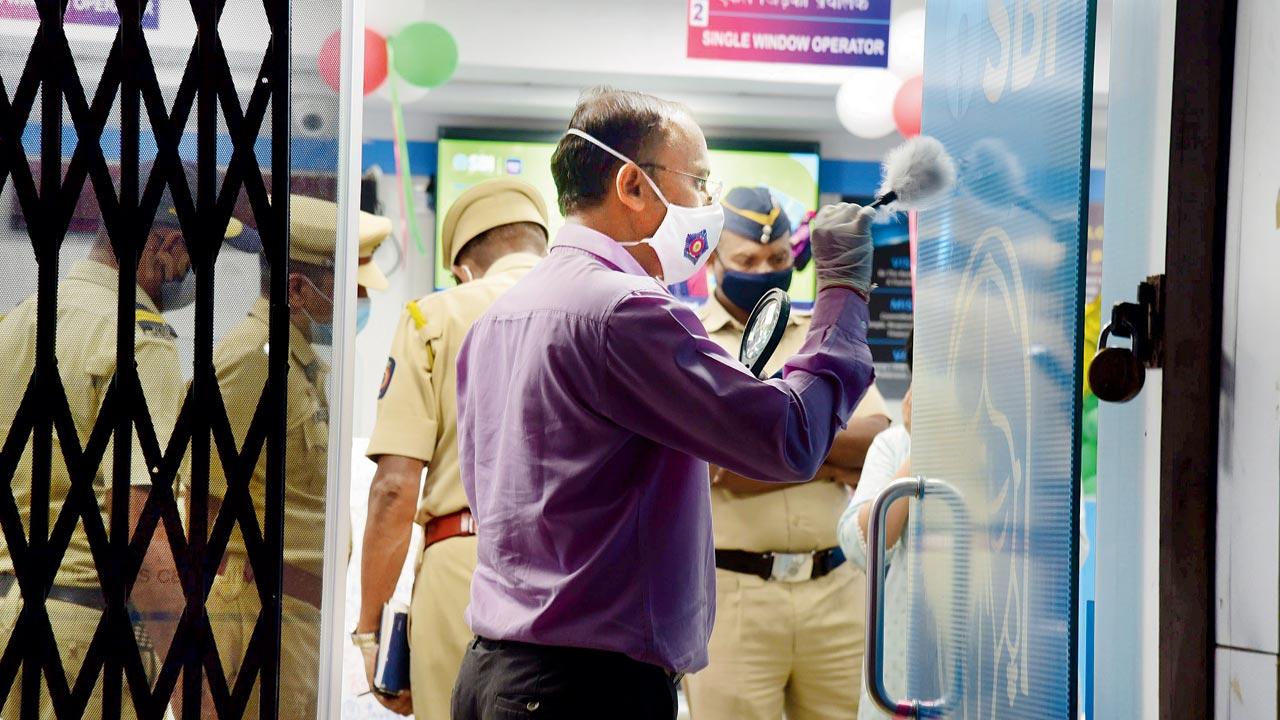 Police officers scan the scene of crime for evidence. Pics/Atul Kamble
