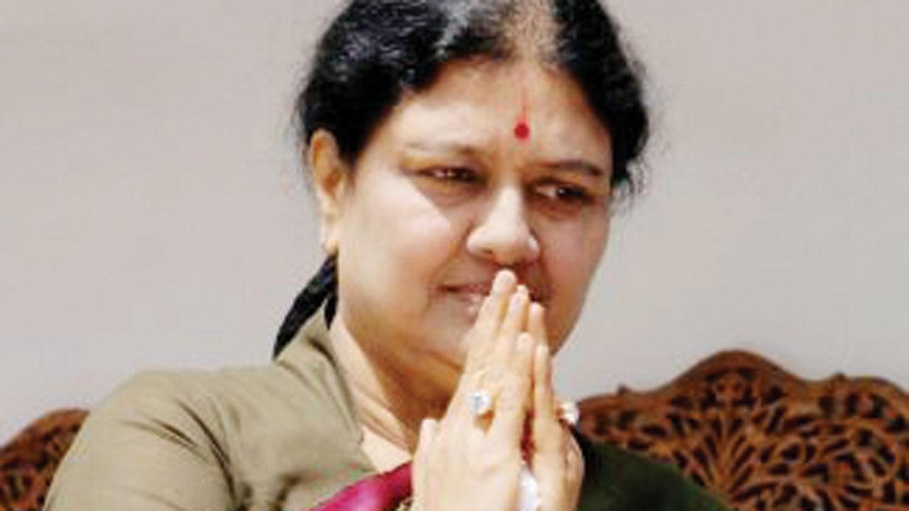 AIADMK under pressure to bring in Sasikala to party fold