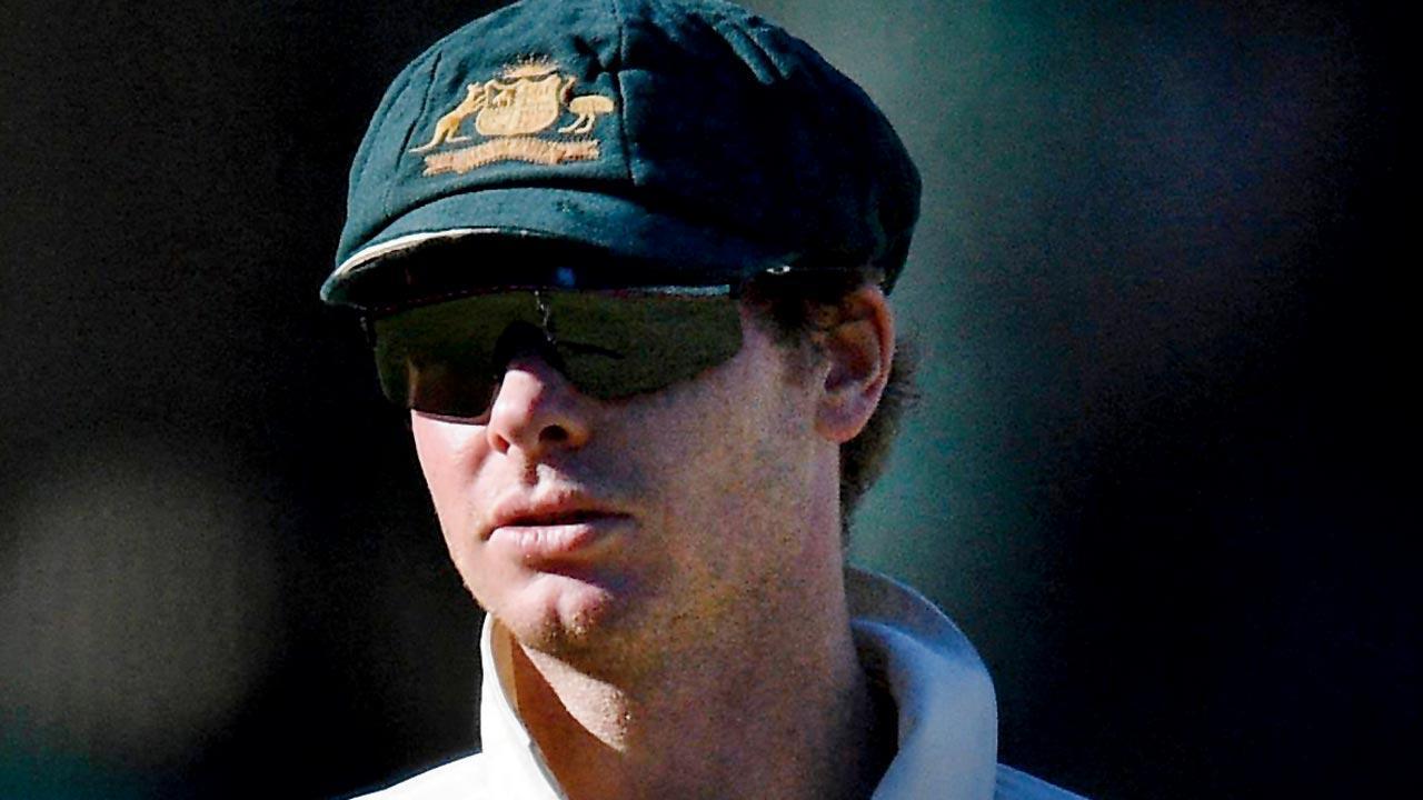 Steven Smith gets stuck in lift, but gives ‘live updates’ on Instagram