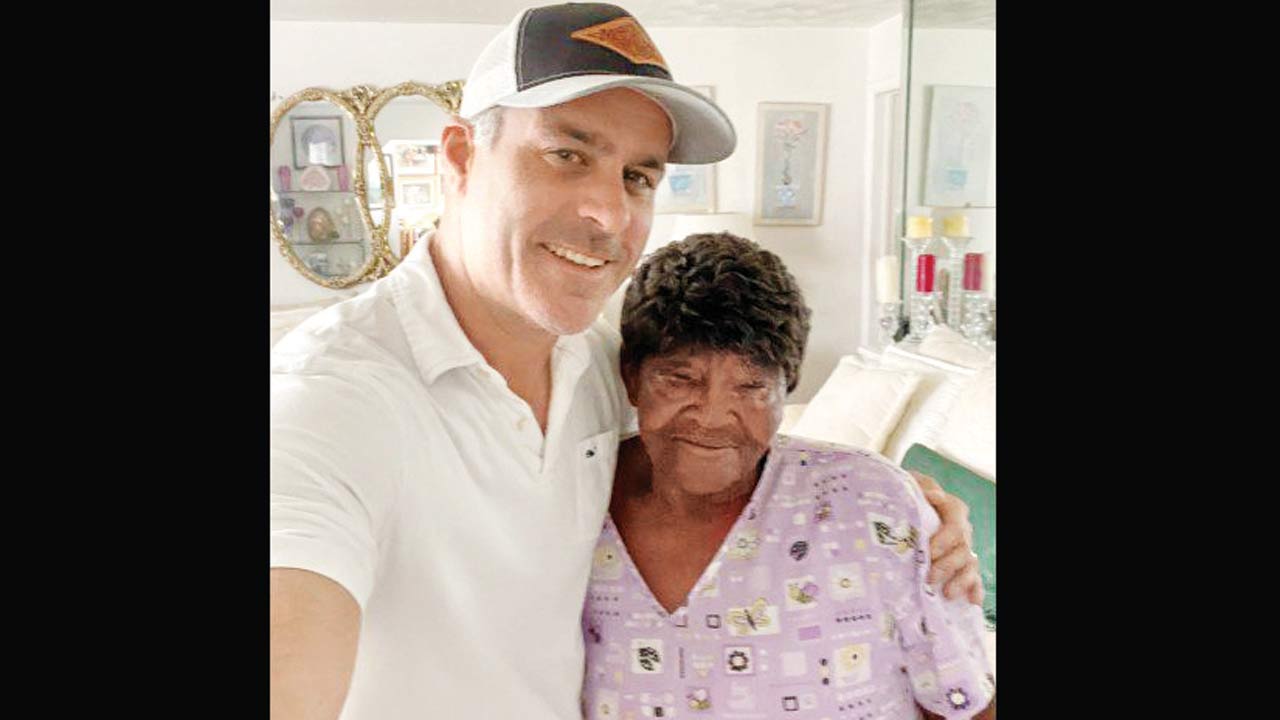 Wrong number leads to 20-year-old friendship