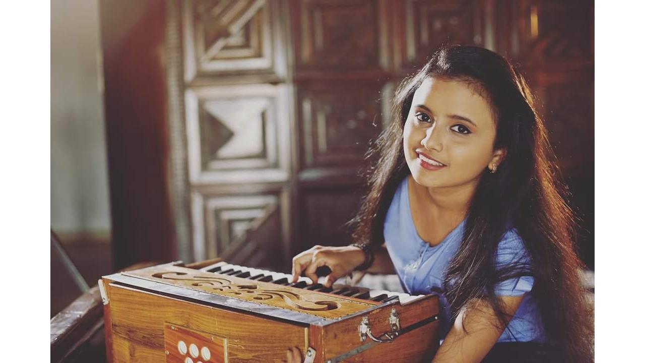 Sushmita Yadav is an aspiring singer with big dreams. 