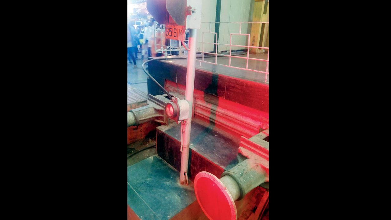 Railway officials said that when the cables are gone, the signalling and telecommunication systems of the railway network don’t work and trains can’t run
