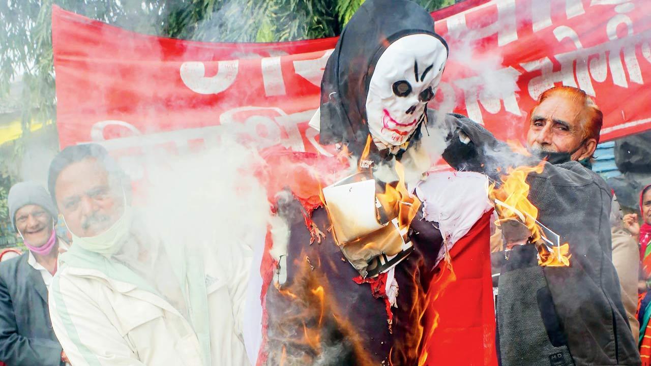 Tributes, anger mark the 37th anniversary of Bhopal tragedy