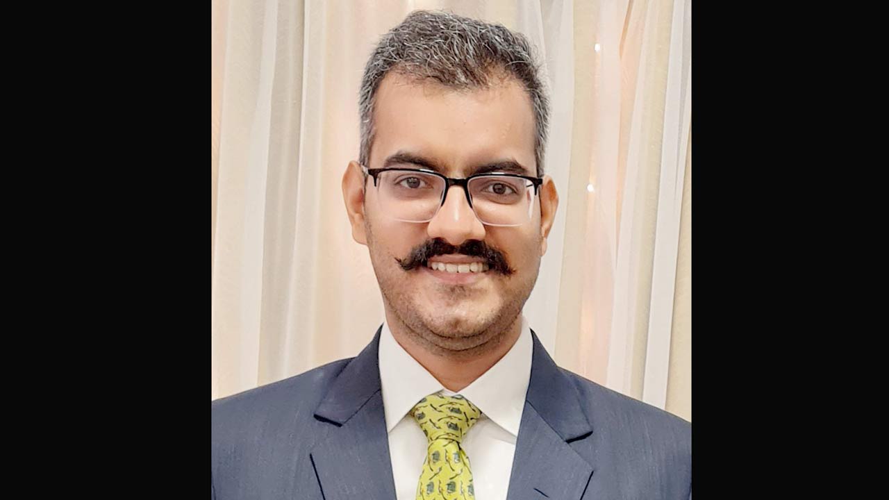 Dr Anuj Tiwari