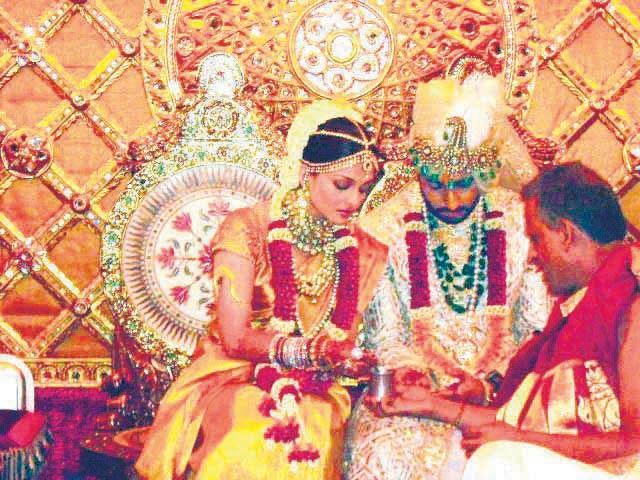 A picture from Aishwarya Rai Bachchan and Abhishek Bachchan's wedding.