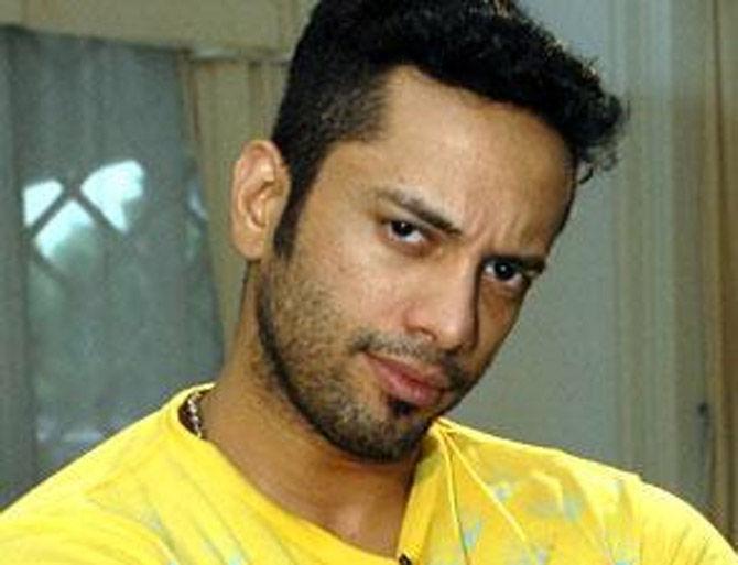 Akashdeep Saigal ,made his debut on the small screen with Ekta Kapoor's popular serial 'Kyunki Saas Bhi Kabhi Bahu Thi' in the year 2004.