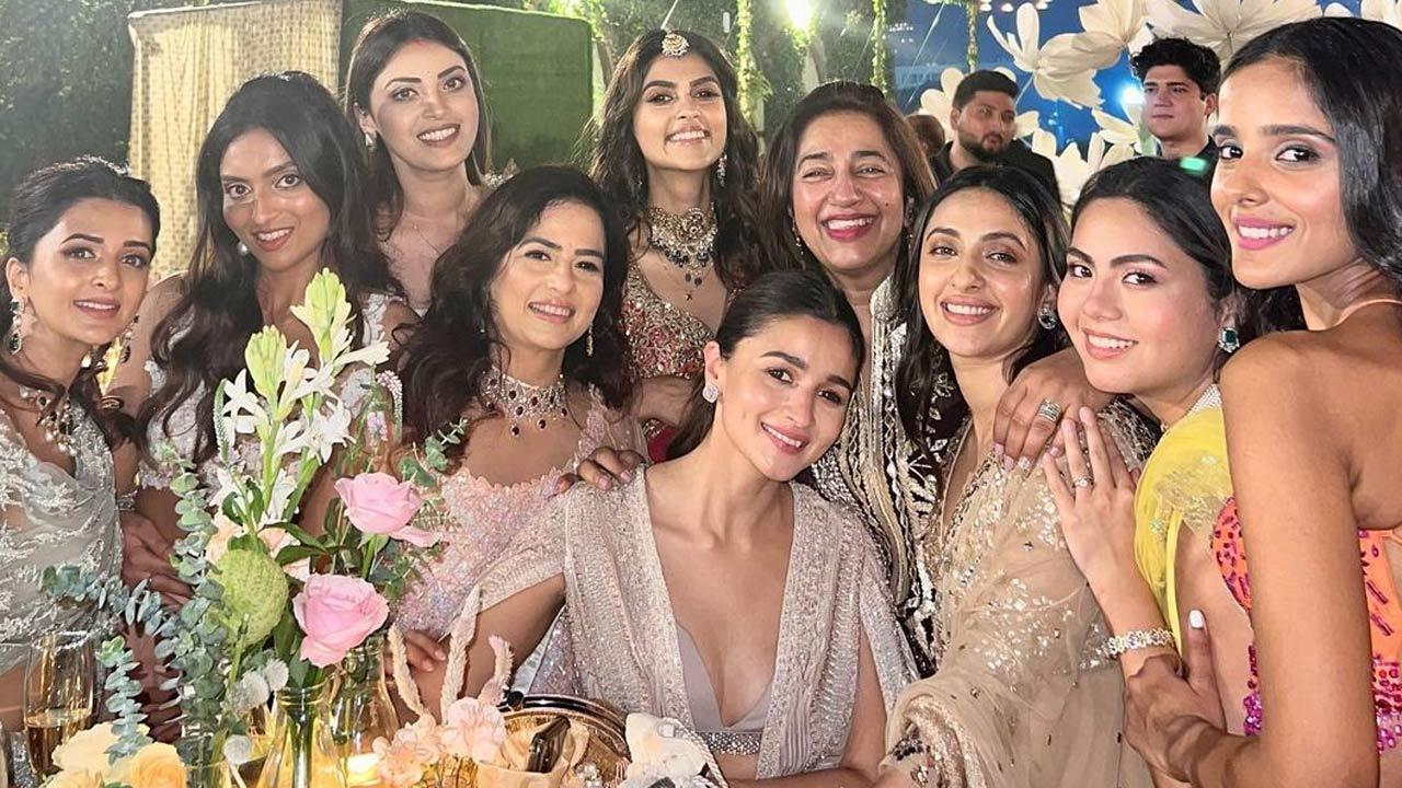 Alia Bhatt and her girl squad dance to Justin Bieber's song Peaches at a  friend's wedding;