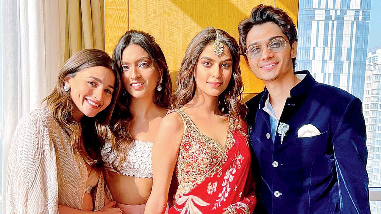 Alia Bhatt with besties