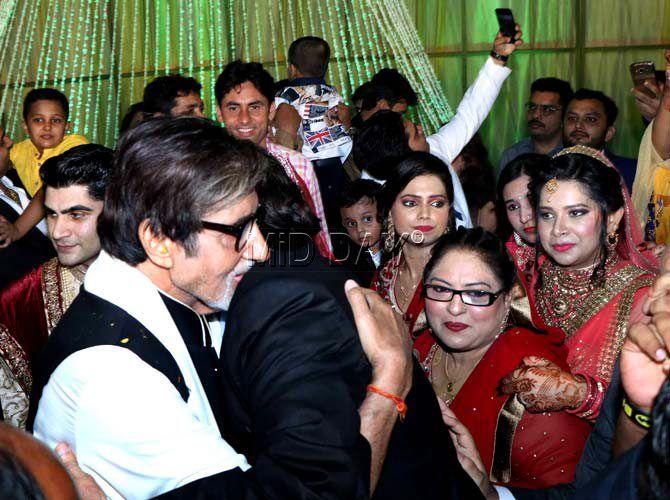 Amitabh Bachchan hugs Ali Khan