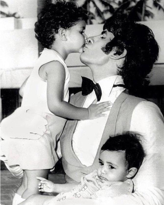 A young Amitabh Bachchan, amid shooting for the song My Name Is Anthony Gonsalves, with his little kids - Abhishek and Shweta.