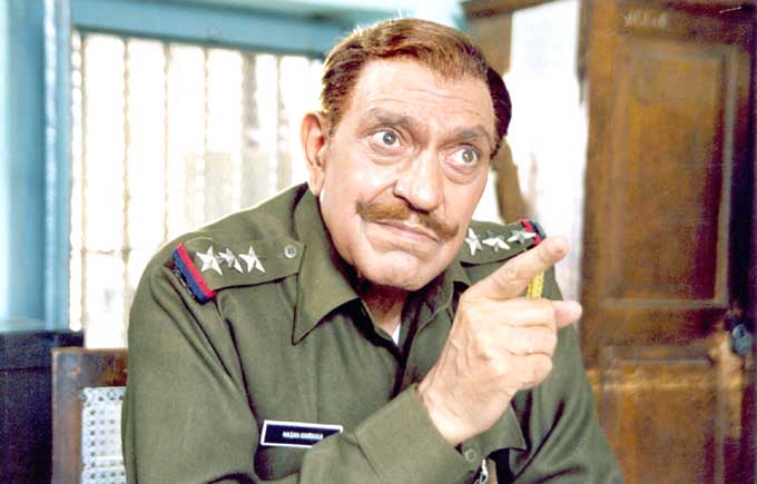 Even while doing his mundane job, his passion for acting was intact. Amrish Puri acted in plays at Prithvi Theatre written by the legendary Satyadev Dubey.