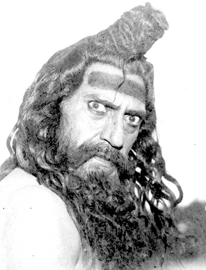 By the time he made his film debut, Amrish Puri was in his late 30s. He had a bit role in Dev Anand's Prem Pujari (1970) which also starred his brother Madan Puri.
In picture: Amrish Puri looks menacing in this look from one of his films.