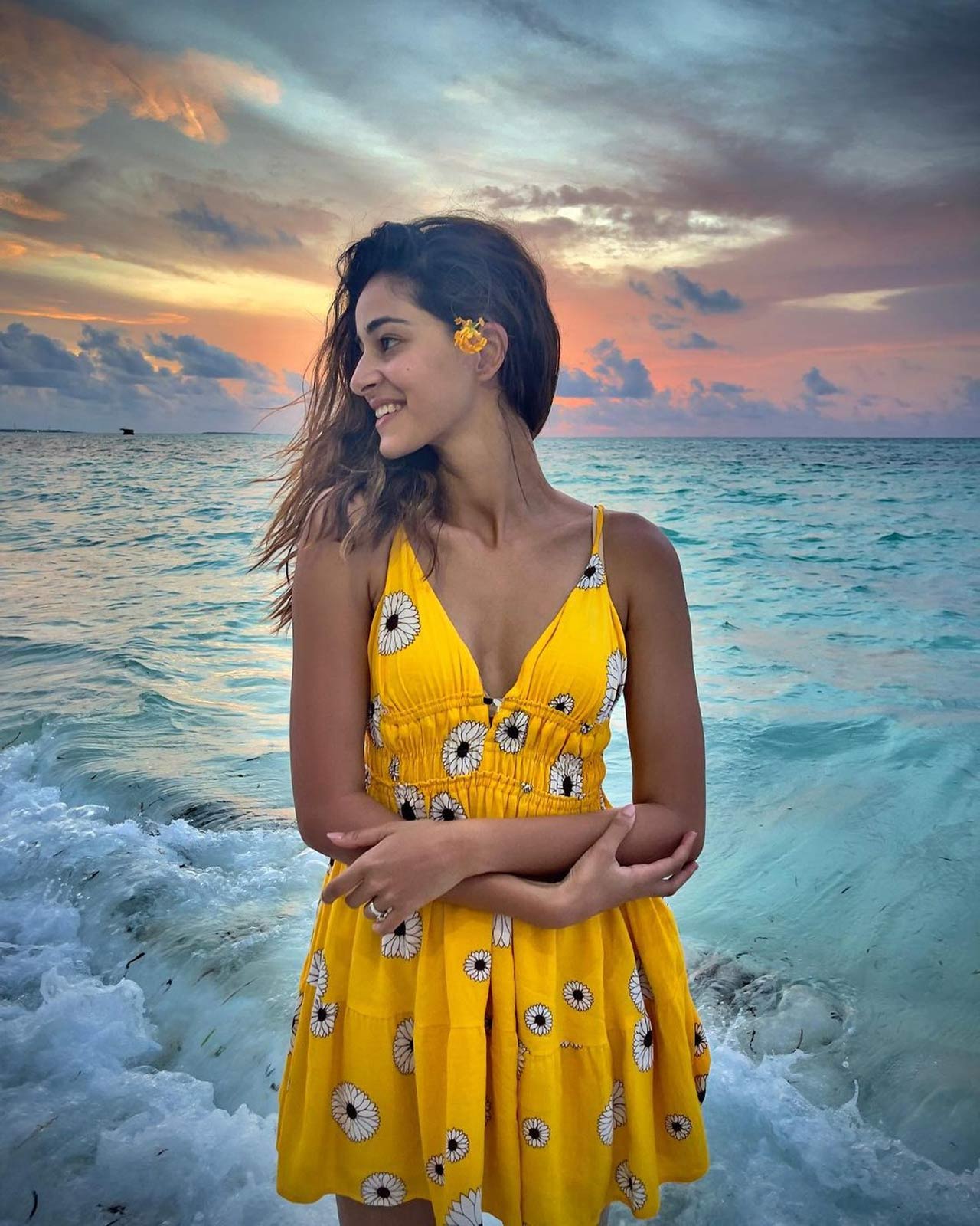 Ananya Panday also took some time off, among other Bollywood celebrities, and enjoyed her vacation on the beautiful beaches of Maldives. The actress went on a few-day trip to the land of serenity, and let her hair loose. Sharing this picture on the photo-sharing portal and wrote, 