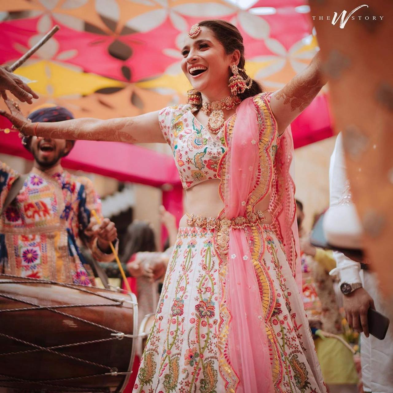 Ankita Lokhande`s was the happiest bride-to-be at her mehendi ceremony. After Shraddha Arya`s, it`s Pavitra Rishta actress`s TV squad that is winning hearts all over the internet. Ankita Lokhande`s was the happiest bride-to-be at her mehendi ceremony. After Shraddha Arya`s, it`s Pavitra Rishta actress`s TV squad that is winning hearts all over the internet.